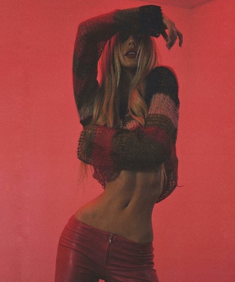 Alexis Ren photo 663