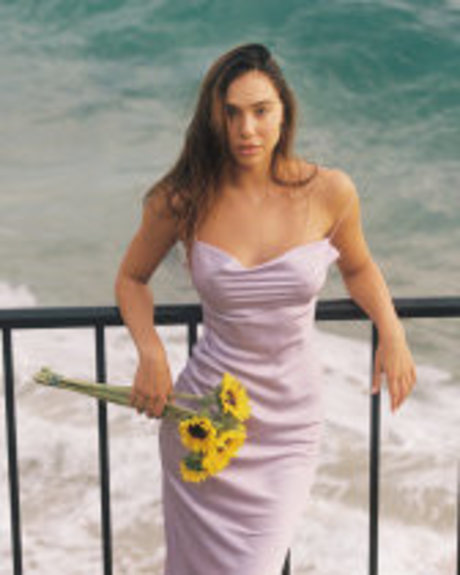 Alexis Ren photo 684