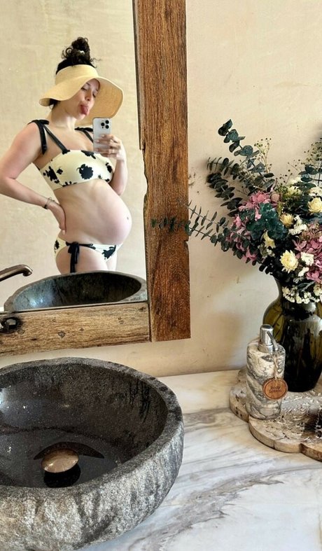 Ali Cobrin photo 18