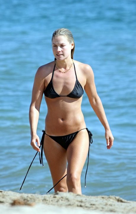 Ali Larter photo 6
