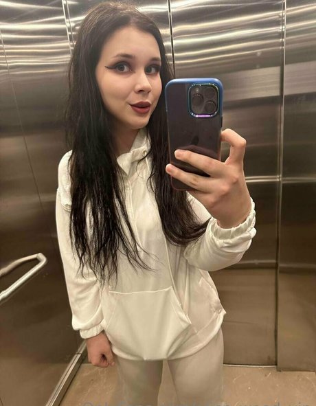 Alice_wood_vip photo 27