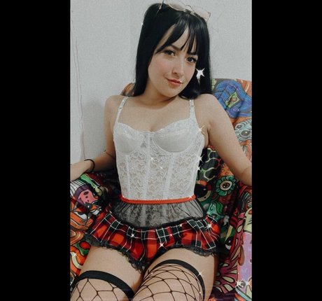 Alicepagaany photo 9