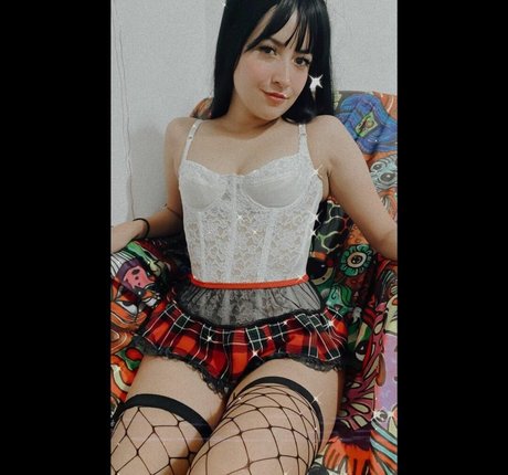 Alicepagaany photo 12