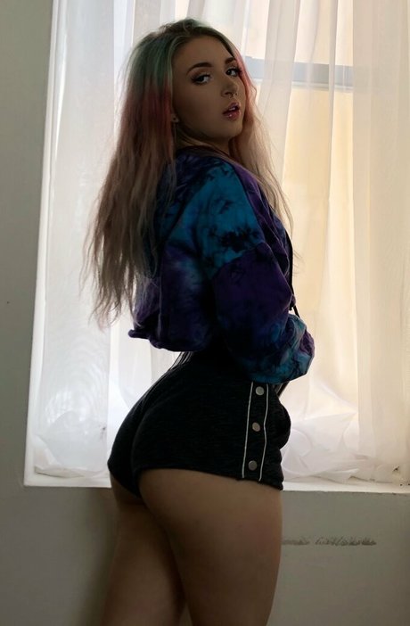 Alicephantom_free photo 1