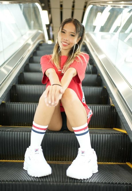 AlicexAllison photo 4