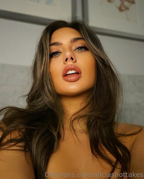 Aliciashottakes photo 28