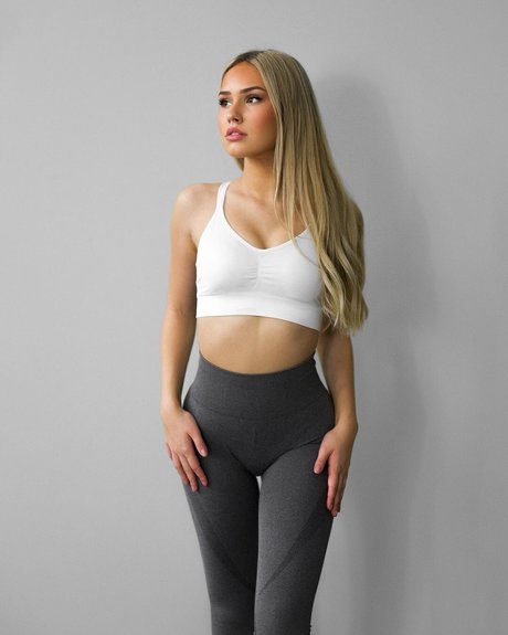 Alina photo 1