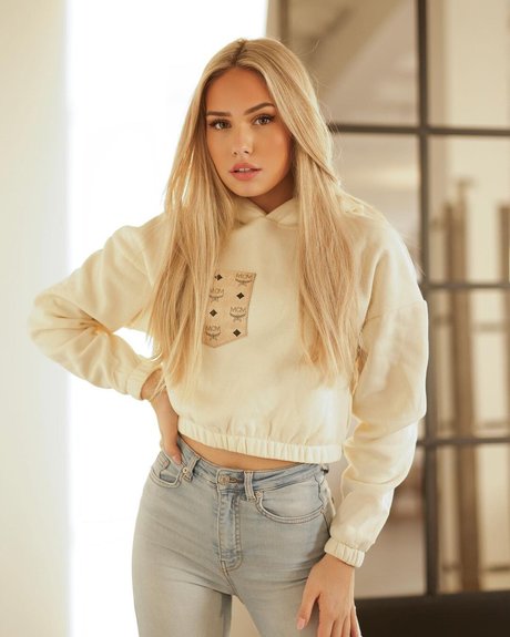 Alina photo 4