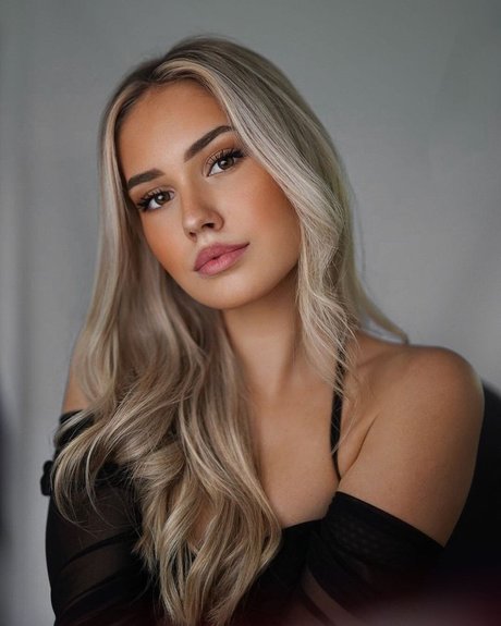 Alina photo 5