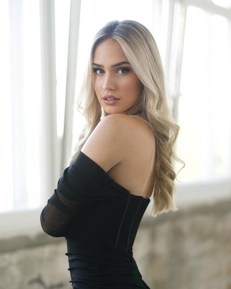 Alina photo 10