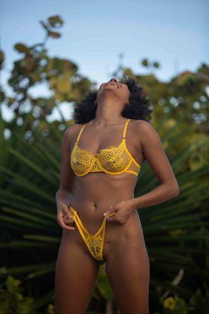Alina Ali photo 49