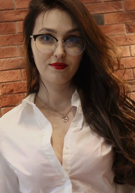 AlinaRai photo 33