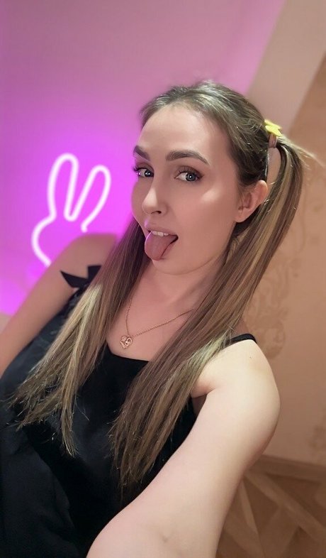 AlinaRai photo 36