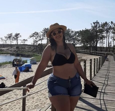 Aline Barreto photo 15