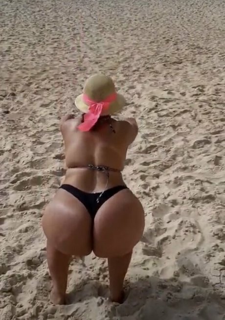 Aline Barreto photo 20