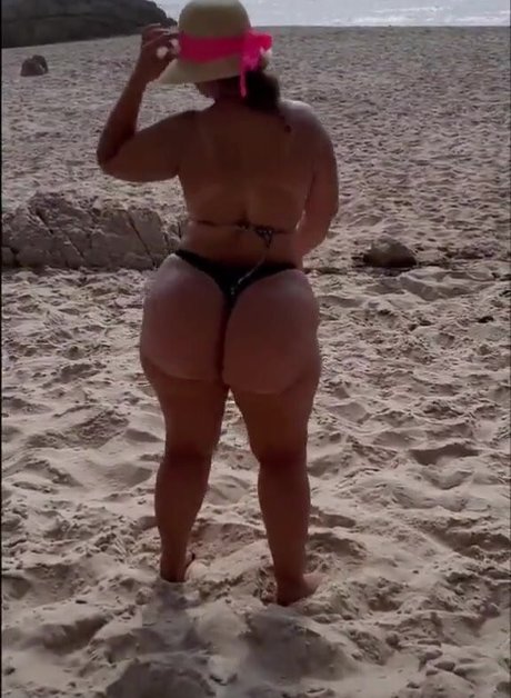 Aline Barreto photo 24