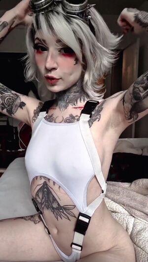 Aline Fox photo 37