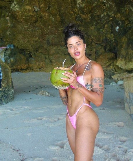 Aline Riscado photo 2