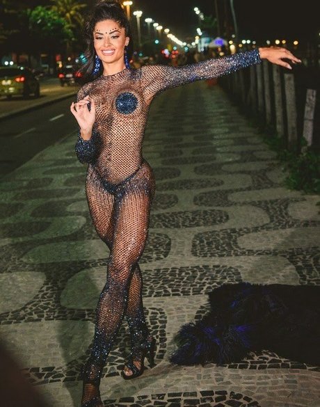 Aline Riscado photo 28