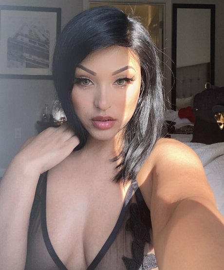 Alisa Nouchi photo 2