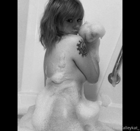 Alleykat421 photo 95