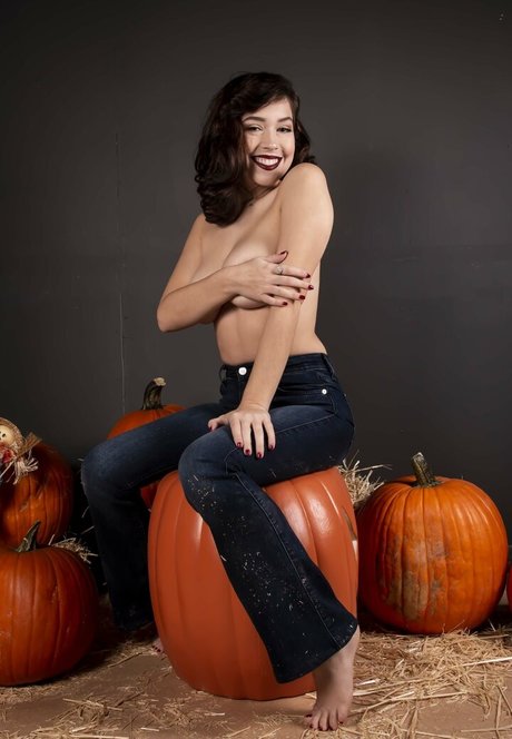 Alli Peach Hamilton photo 227