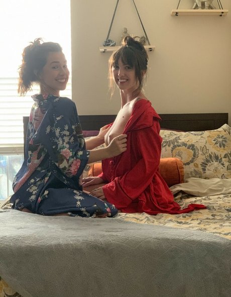 Alli Peach Hamilton photo 361