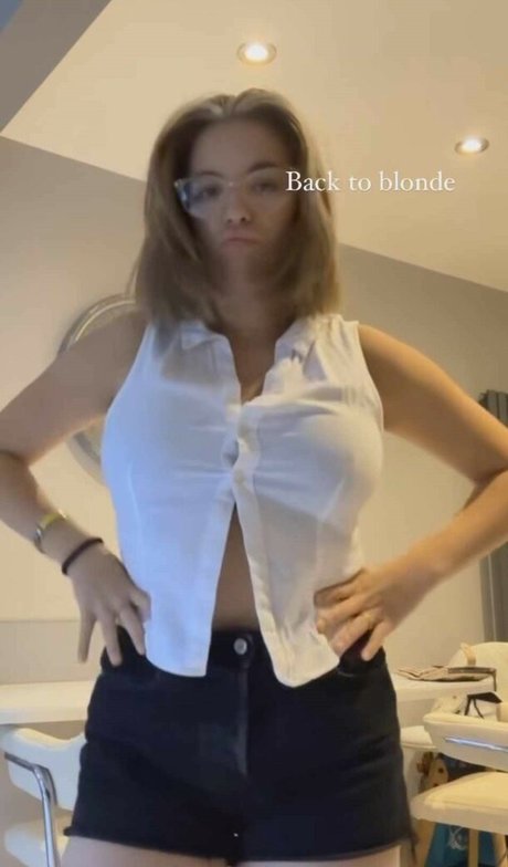 Allie Sherlock photo 23