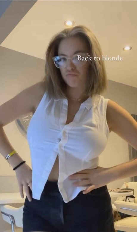 Allie Sherlock photo 25