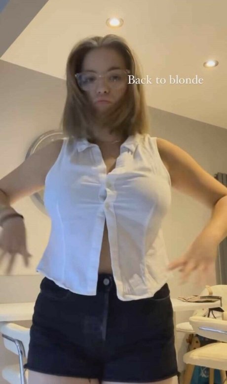Allie Sherlock photo 26
