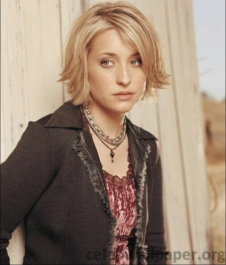Allison Mack photo 6