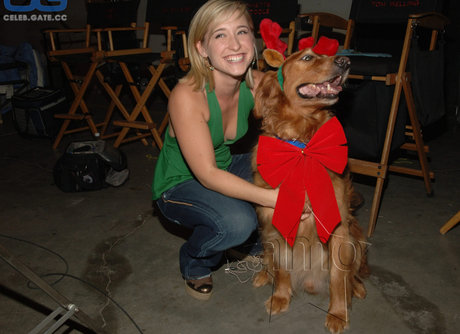 Allison Mack photo 9