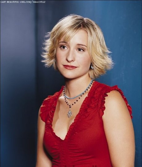 Allison Mack photo 18