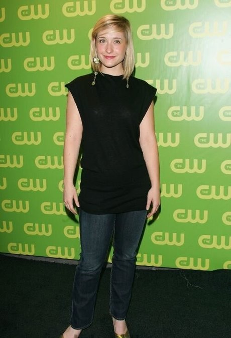 Allison Mack photo 19