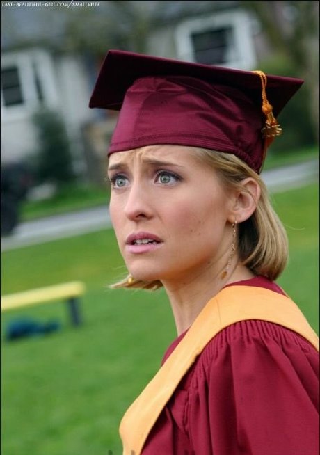 Allison Mack photo 21