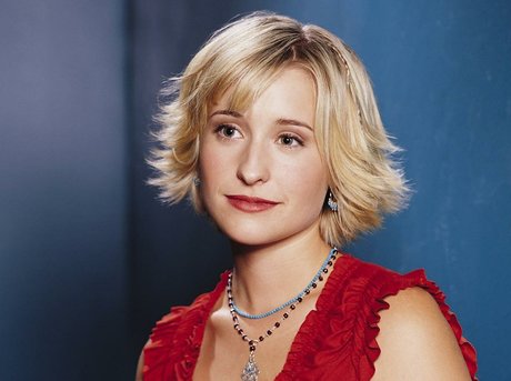 Allison Mack photo 33