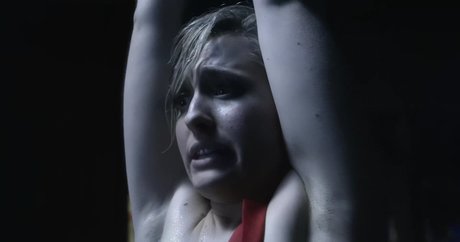 Allison Mack photo 38