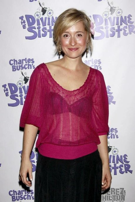 Allison Mack photo 40