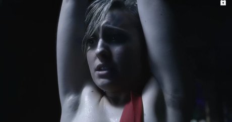 Allison Mack photo 41