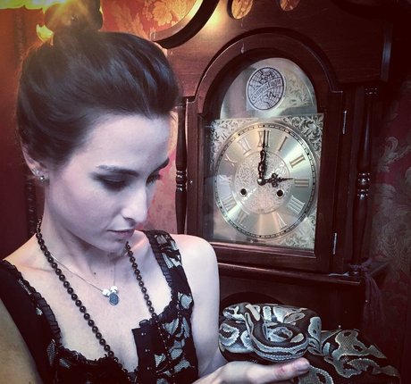 Allison Scagliotti photo 33