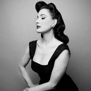 Allison Scagliotti photo 23
