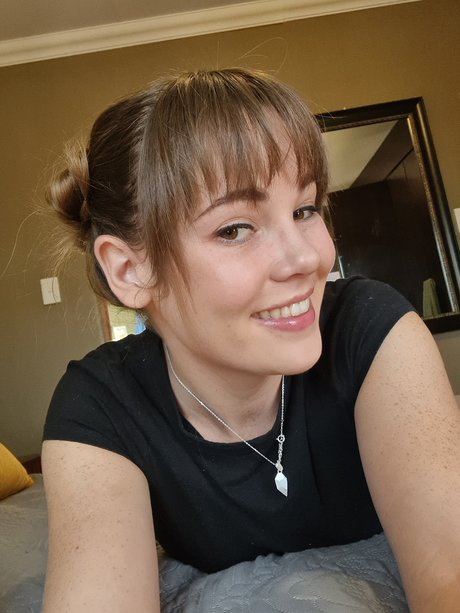 Allyson grey photo 10