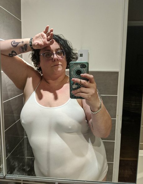 AlphaHarlot photo 3