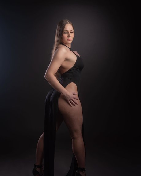 Alyson Rae photo 2