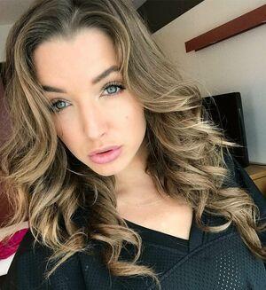 Alyssa Arce photo 38