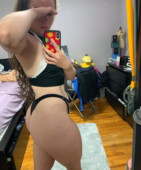 Alyssa Cleversey photo 37