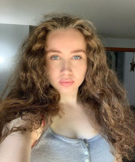 Alyssa Cleversey photo 43