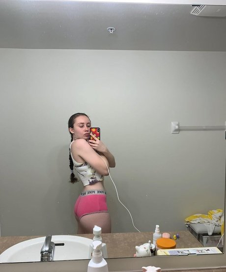 Alyssa Cleversey photo 52