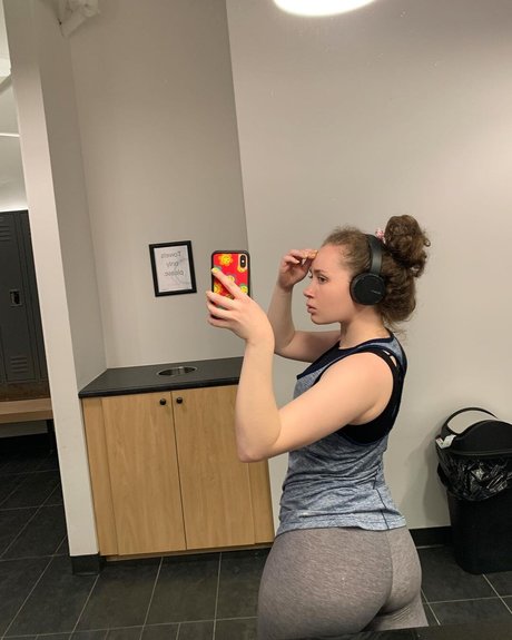 Alyssa Cleversey photo 119