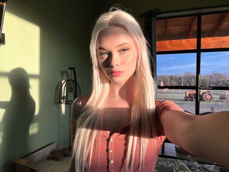 Alyssa Devyn photo 1280